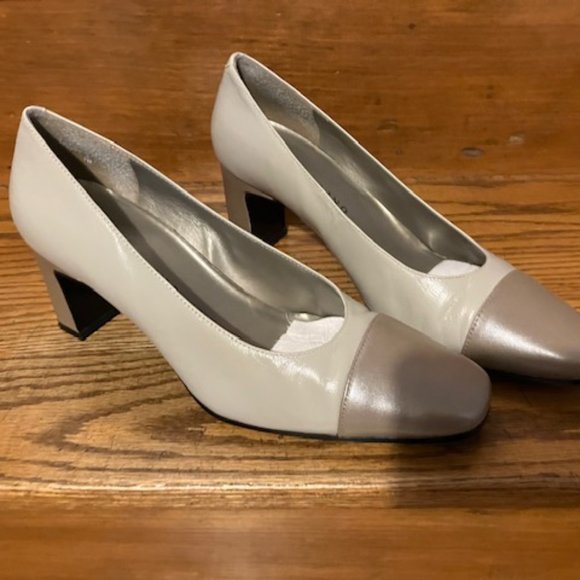 Vintage Bandolino Vintage Taupe Pumps (two tone)  Brand new - Picture 1 of 8